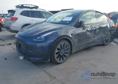 2022 Tesla Model Y Performance Dual Motor All-Wheel Drive z USA, uszkodzony, nr VIN 7SAYGDEF0NF337184